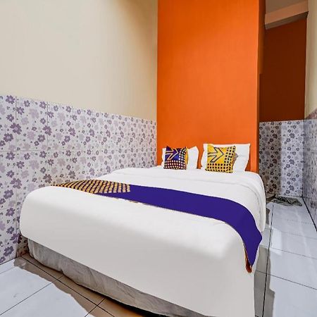 Spot On 91186 Losmen Yanti Hotel Bandung Exterior photo