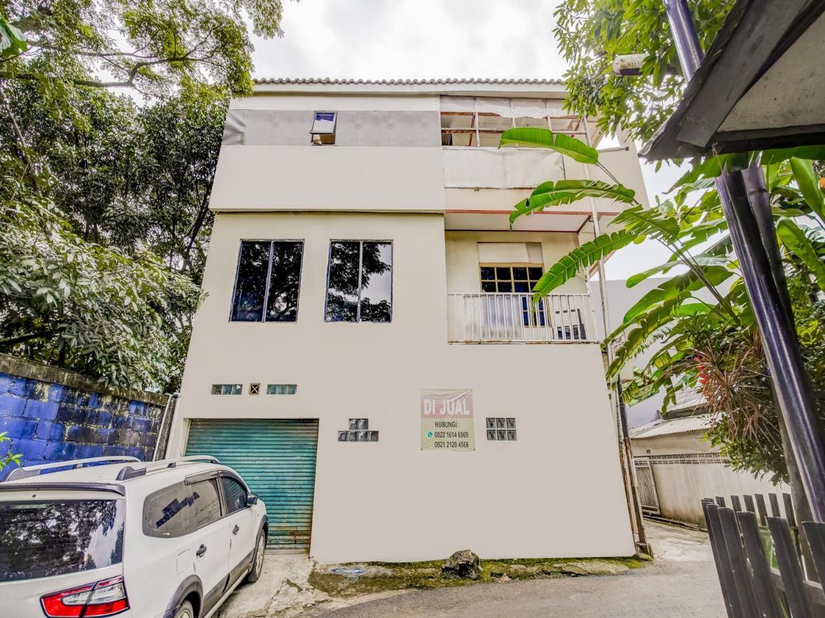 Spot On 91186 Losmen Yanti Hotel Bandung Exterior photo