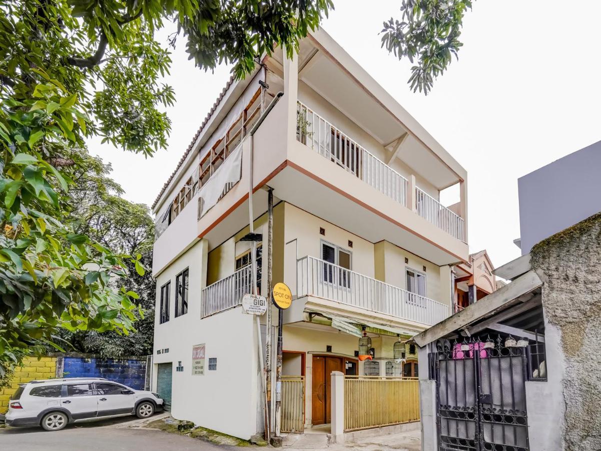 Spot On 91186 Losmen Yanti Hotel Bandung Exterior photo