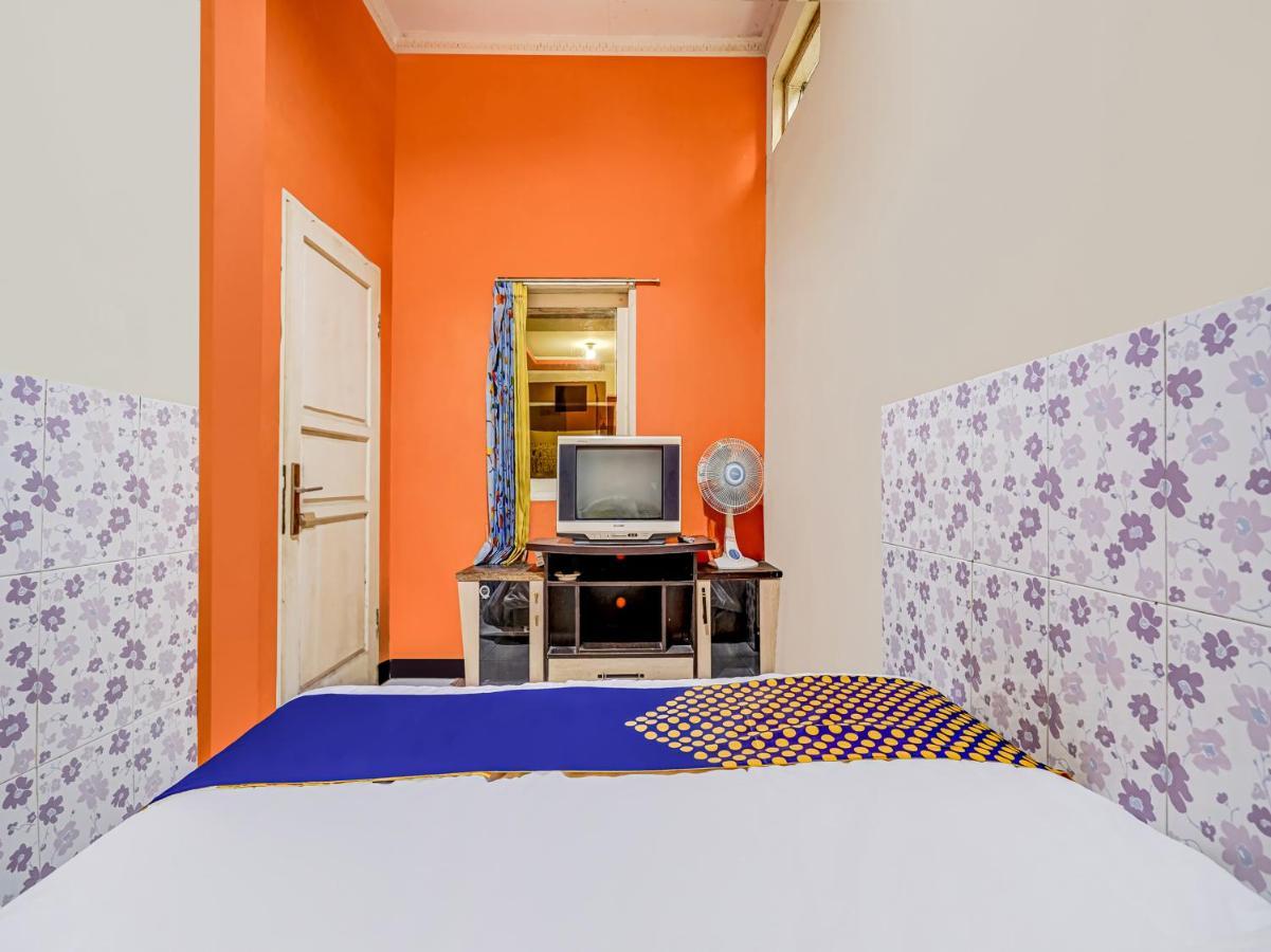 Spot On 91186 Losmen Yanti Hotel Bandung Exterior photo
