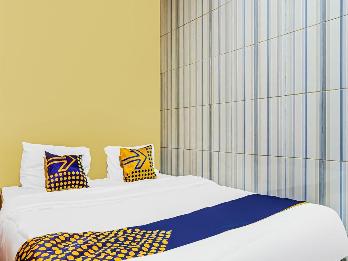Spot On 91186 Losmen Yanti Hotel Bandung Exterior photo