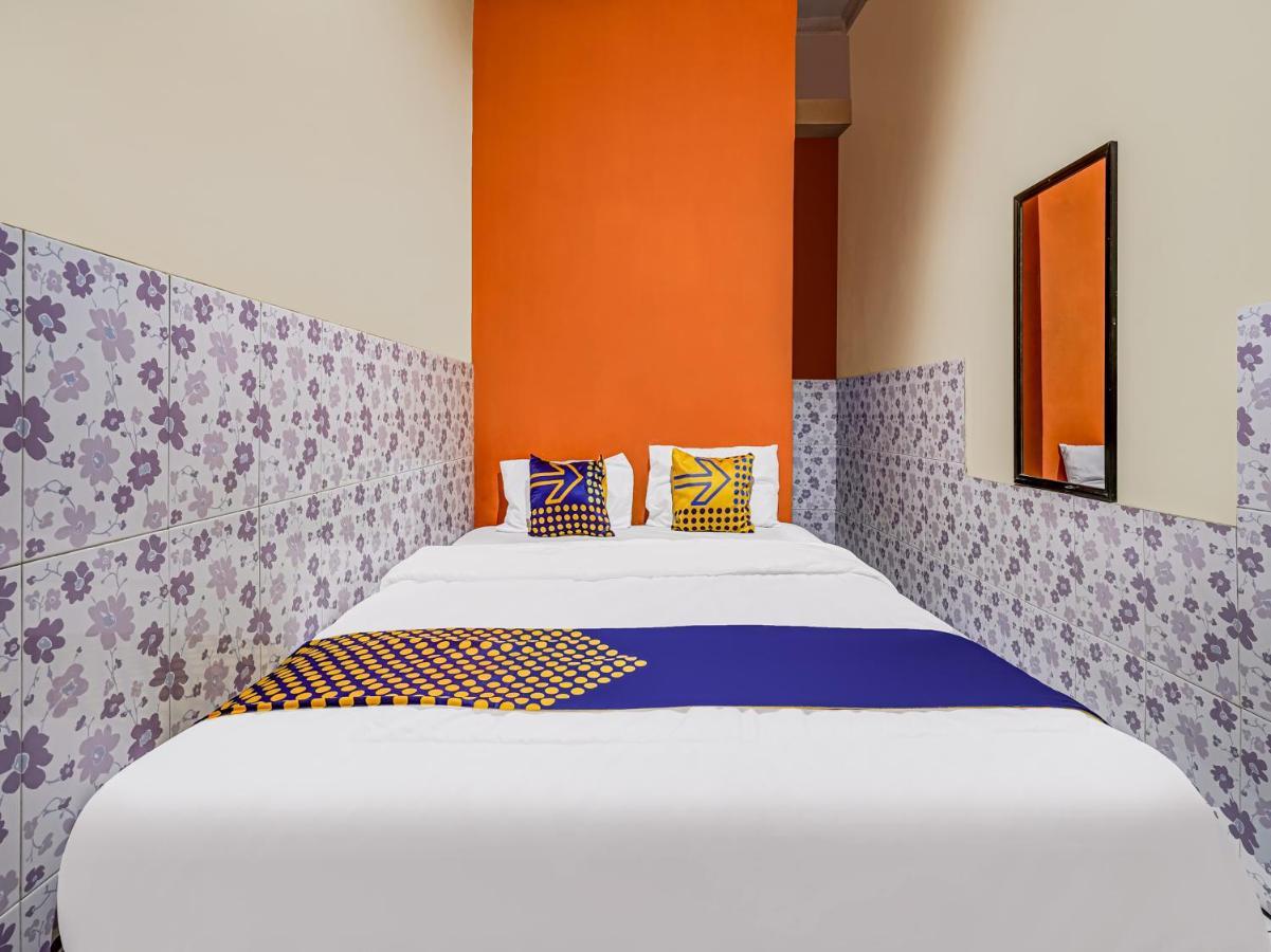 Spot On 91186 Losmen Yanti Hotel Bandung Exterior photo