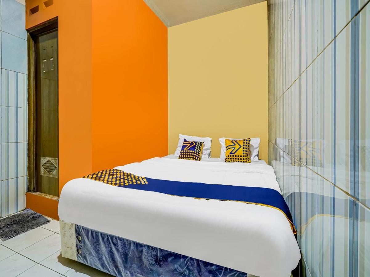 Spot On 91186 Losmen Yanti Hotel Bandung Exterior photo
